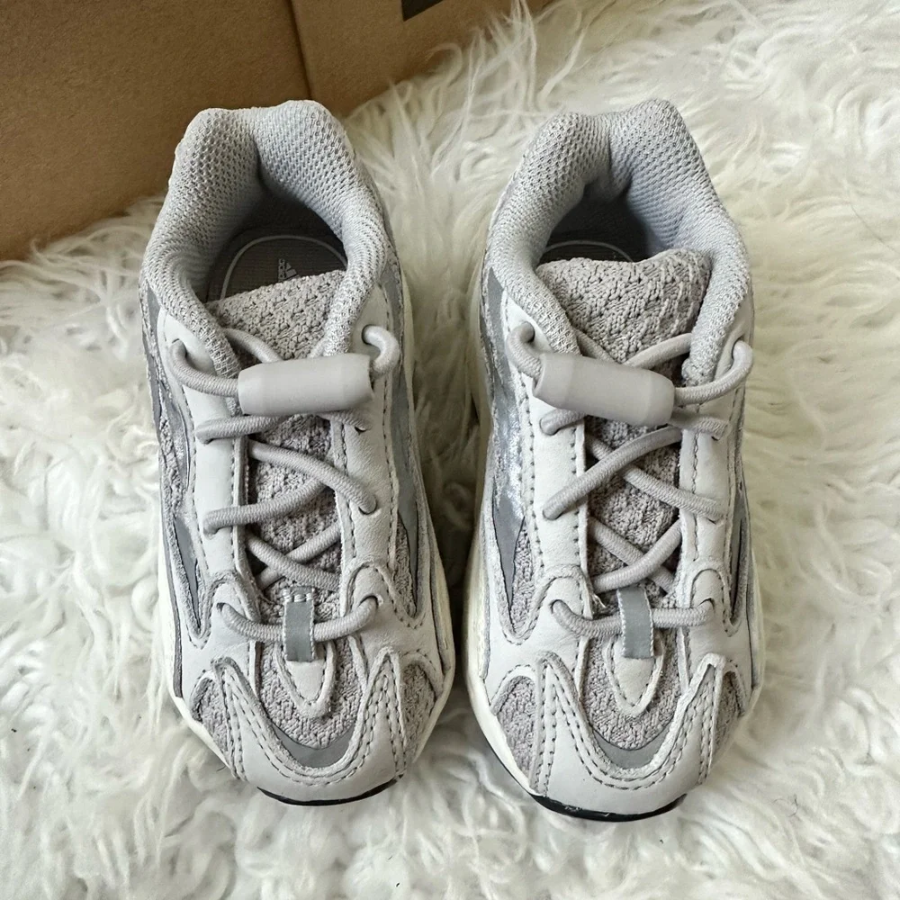 Yeezy boost 700